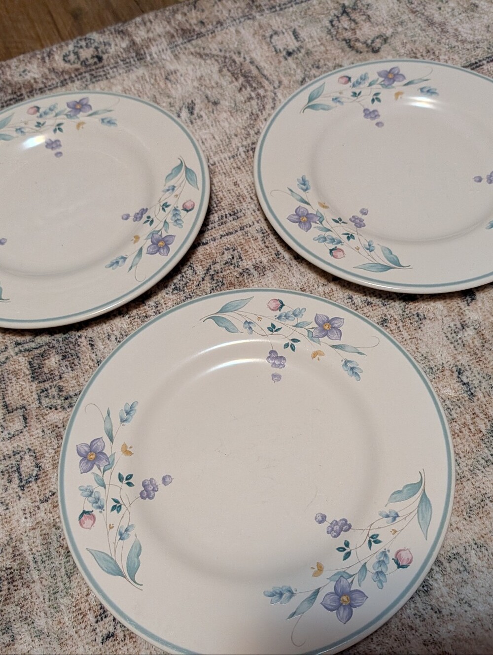 April pattern Floral Accent White Ceramic Dinner Plates - Set of 3